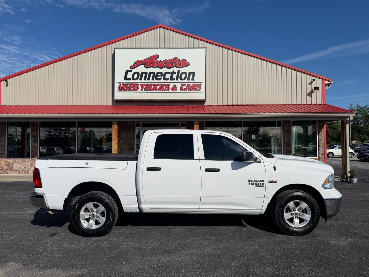 RAM 1500 Classic Tradesman 4x4 Crew Cab 5'7" Box 2022