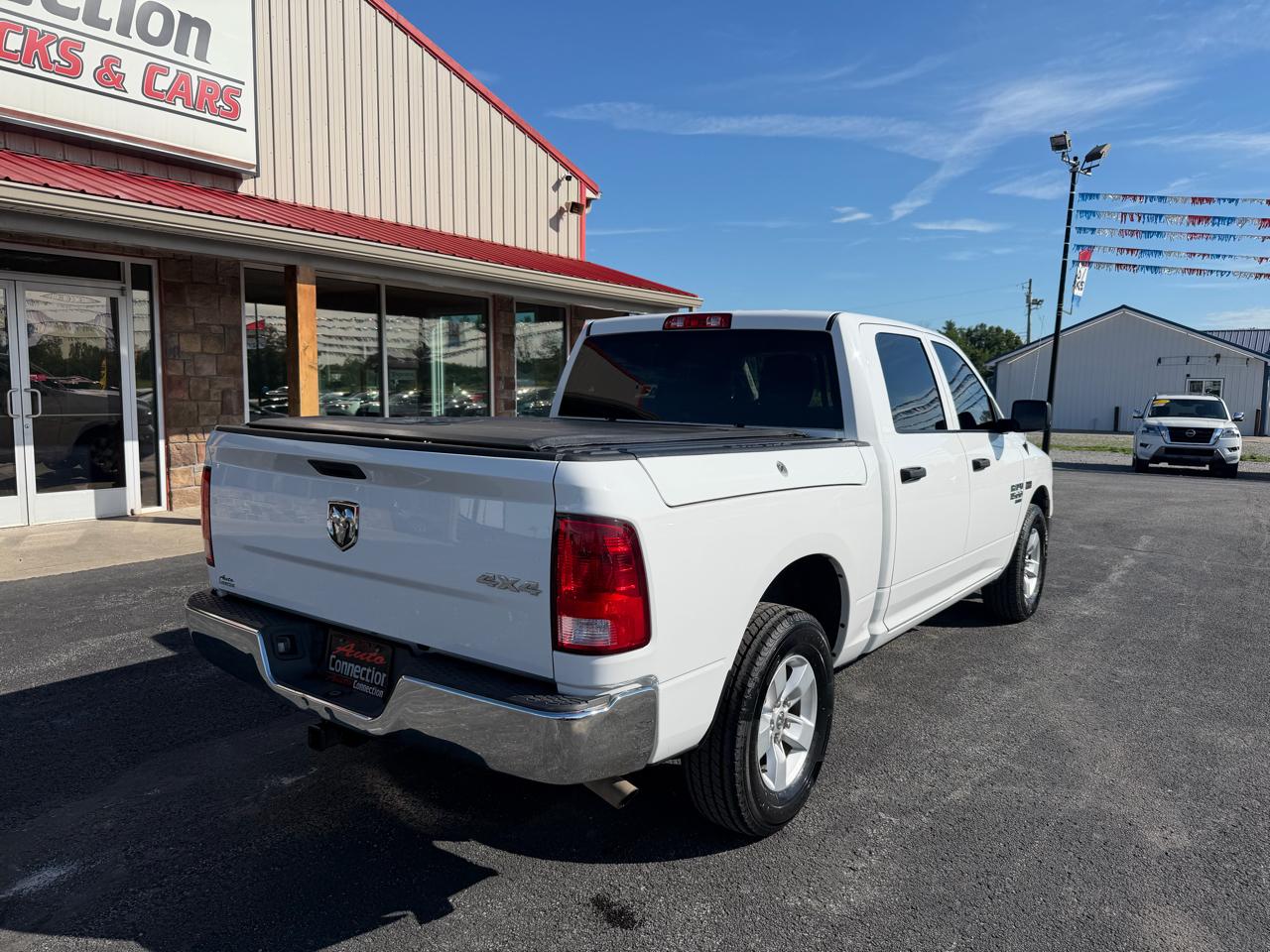 RAM 1500 Classic Tradesman 4x4 Crew Cab 5'7" Box 2022