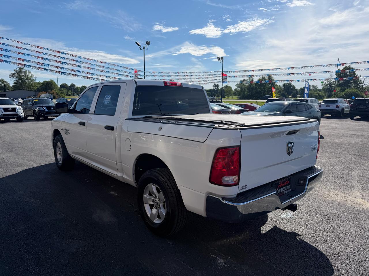 RAM 1500 Classic Tradesman 4x4 Crew Cab 5'7" Box 2022