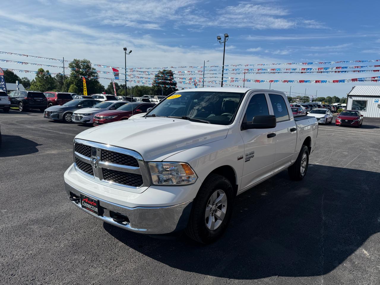 RAM 1500 Classic Tradesman 4x4 Crew Cab 5'7" Box 2022