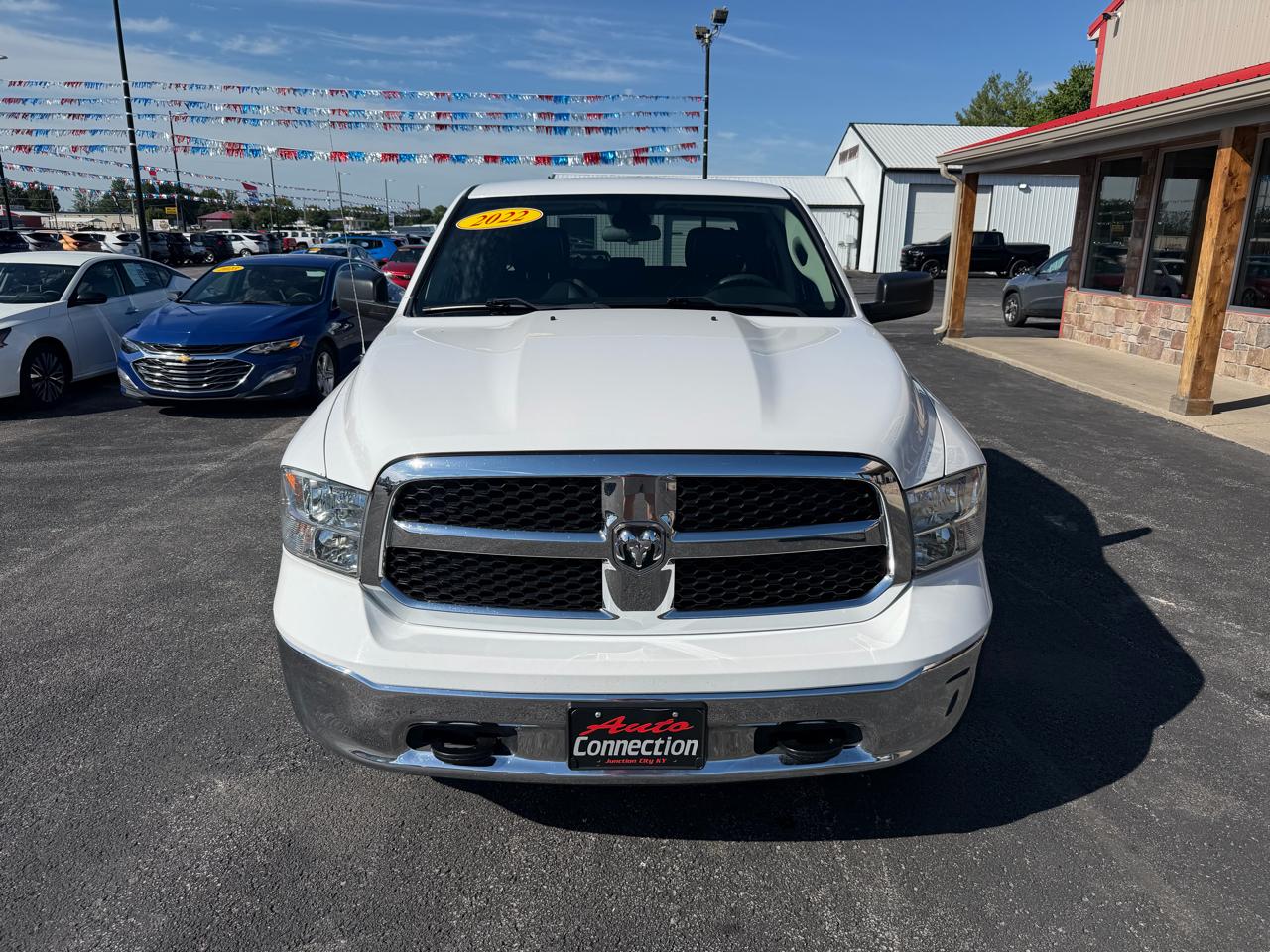 RAM 1500 Classic Tradesman 4x4 Crew Cab 5'7" Box 2022