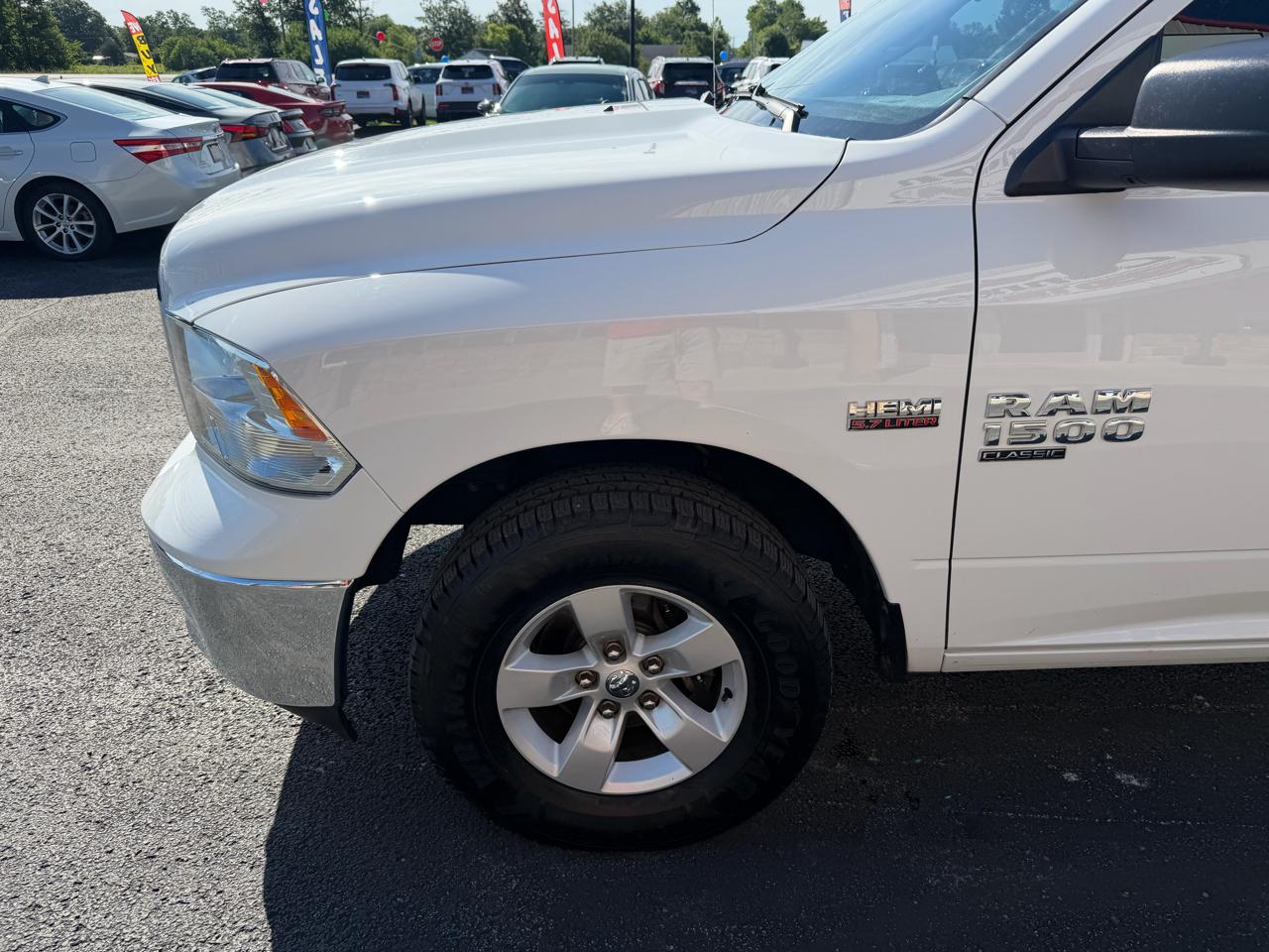 RAM 1500 Classic Tradesman 4x4 Crew Cab 5'7" Box 2022