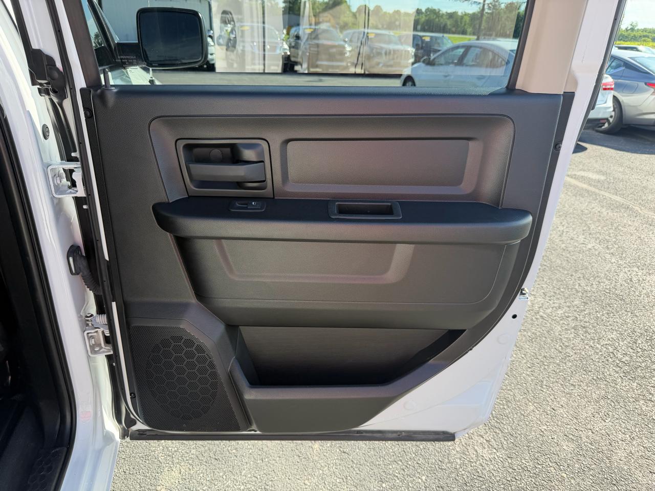 RAM 1500 Classic Tradesman 4x4 Crew Cab 5'7" Box 2022