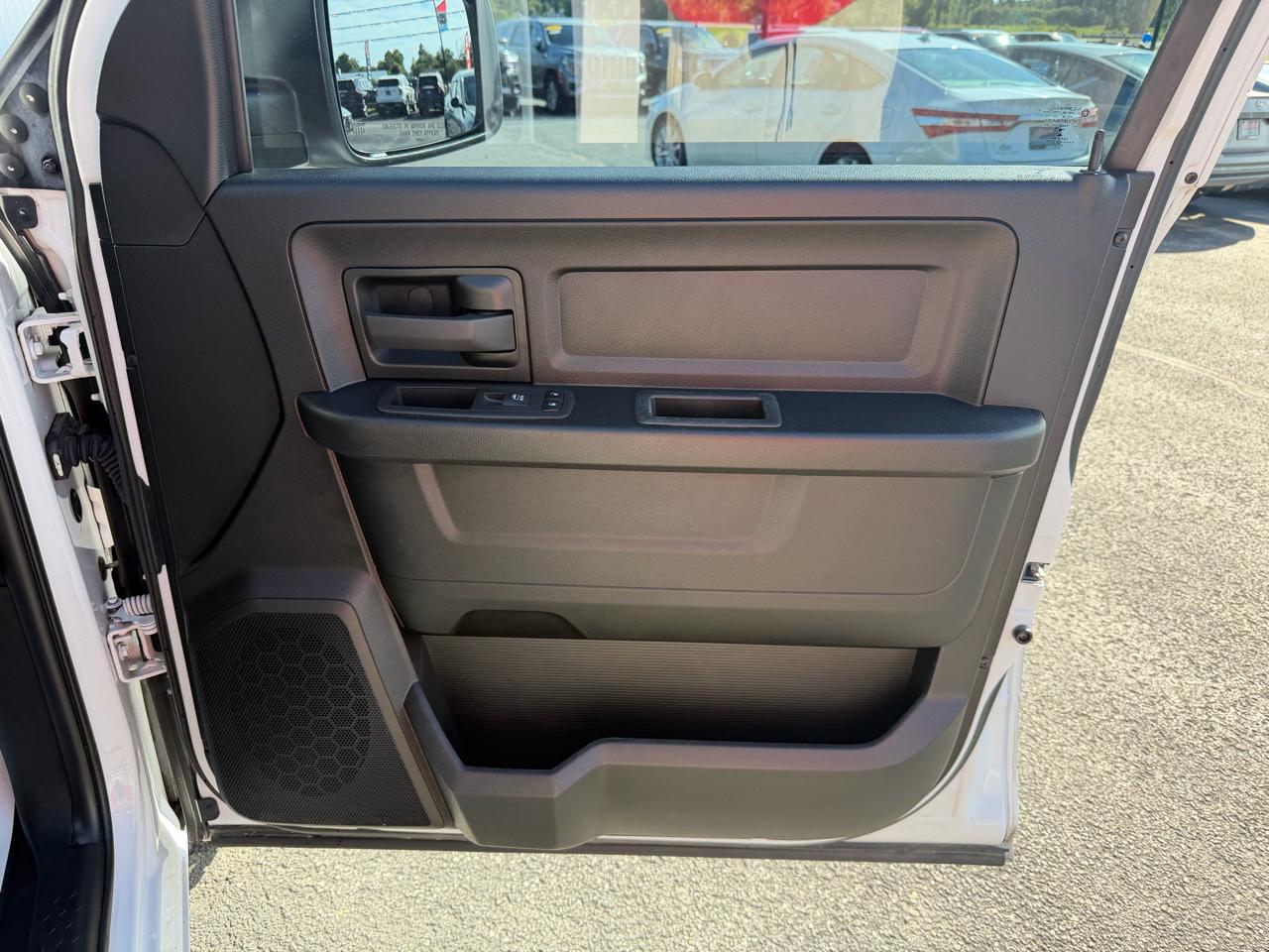 RAM 1500 Classic Tradesman 4x4 Crew Cab 5'7" Box 2022