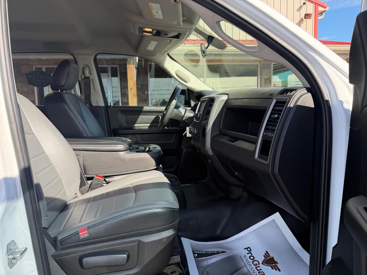 RAM 1500 Classic Tradesman 4x4 Crew Cab 5'7" Box 2022