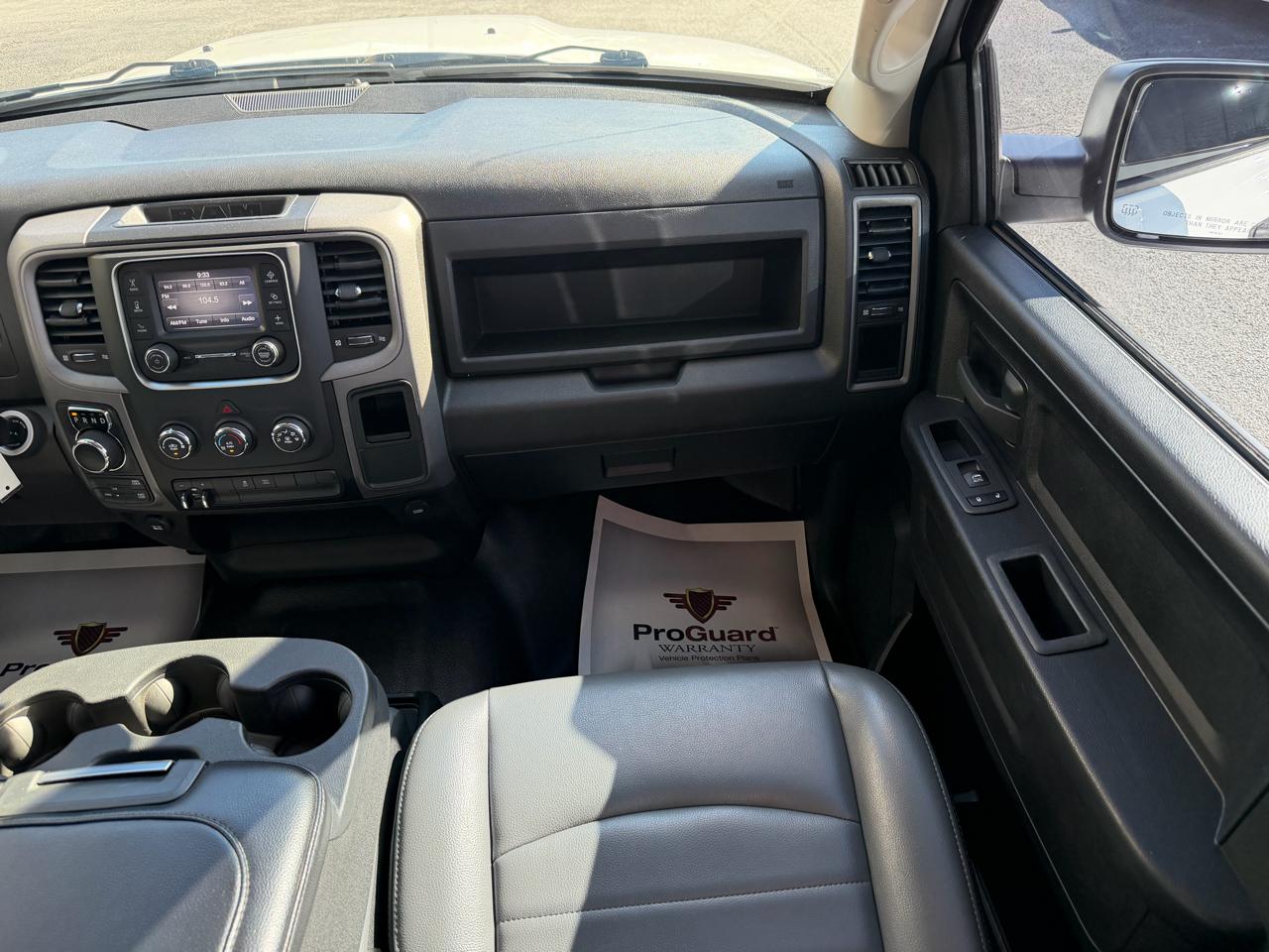 RAM 1500 Classic Tradesman 4x4 Crew Cab 5'7" Box 2022