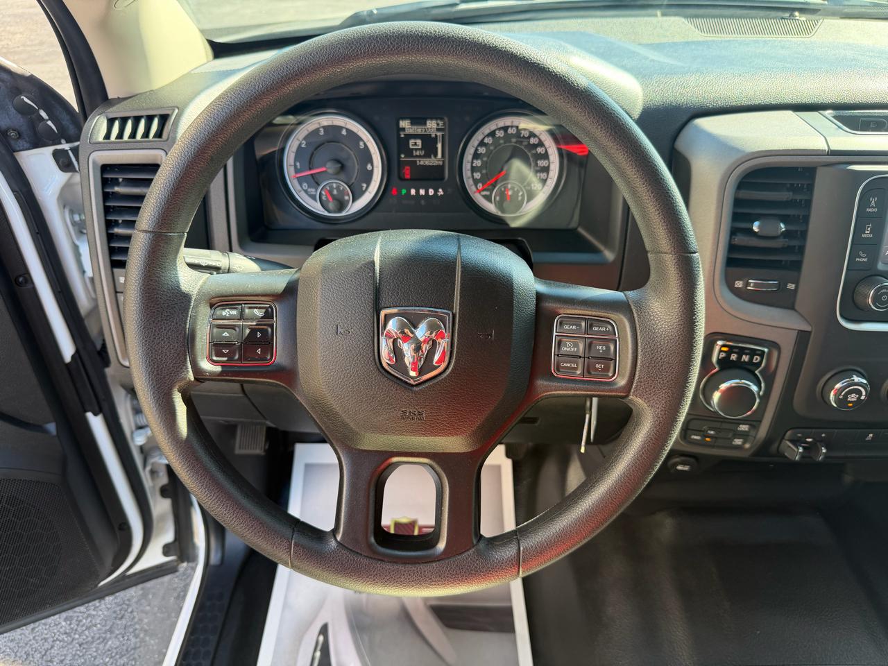 RAM 1500 Classic Tradesman 4x4 Crew Cab 5'7" Box 2022
