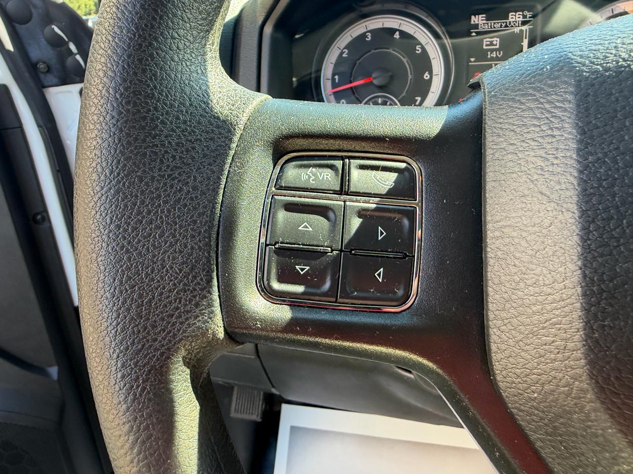 RAM 1500 Classic Tradesman 4x4 Crew Cab 5'7" Box 2022