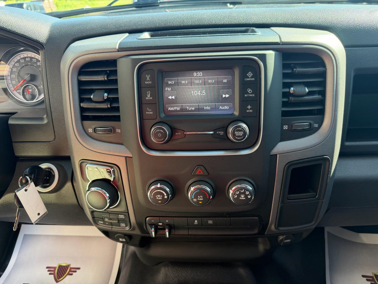 RAM 1500 Classic Tradesman 4x4 Crew Cab 5'7" Box 2022