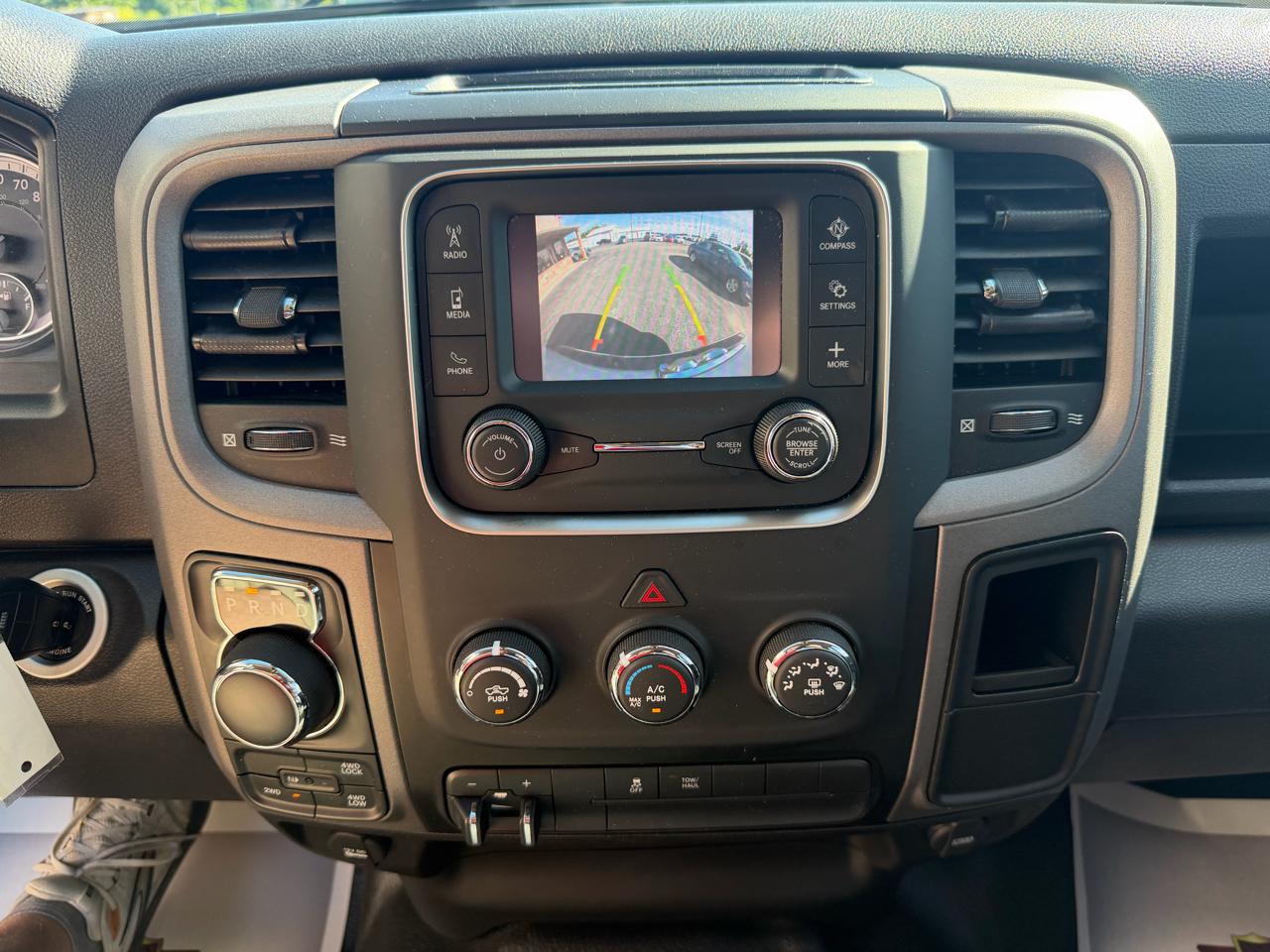 RAM 1500 Classic Tradesman 4x4 Crew Cab 5'7" Box 2022