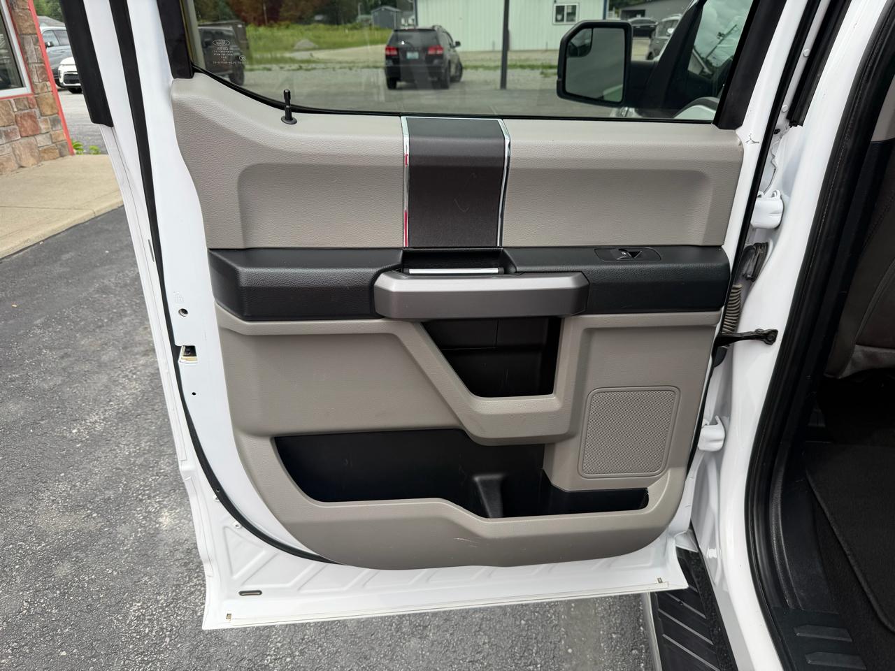 Ford F-150 4WD SuperCrew 145" XLT 2019