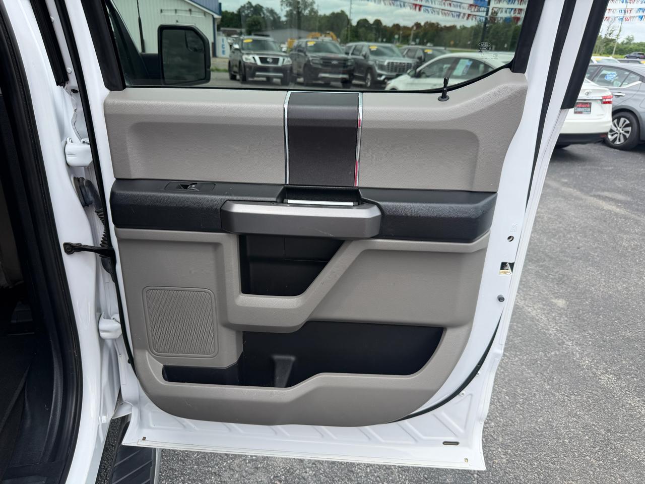 Ford F-150 4WD SuperCrew 145" XLT 2019
