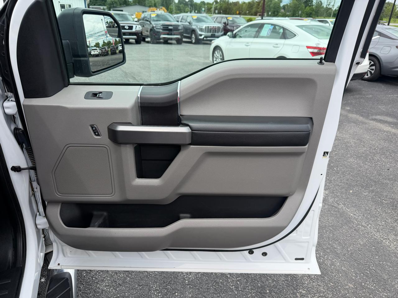 Ford F-150 4WD SuperCrew 145" XLT 2019