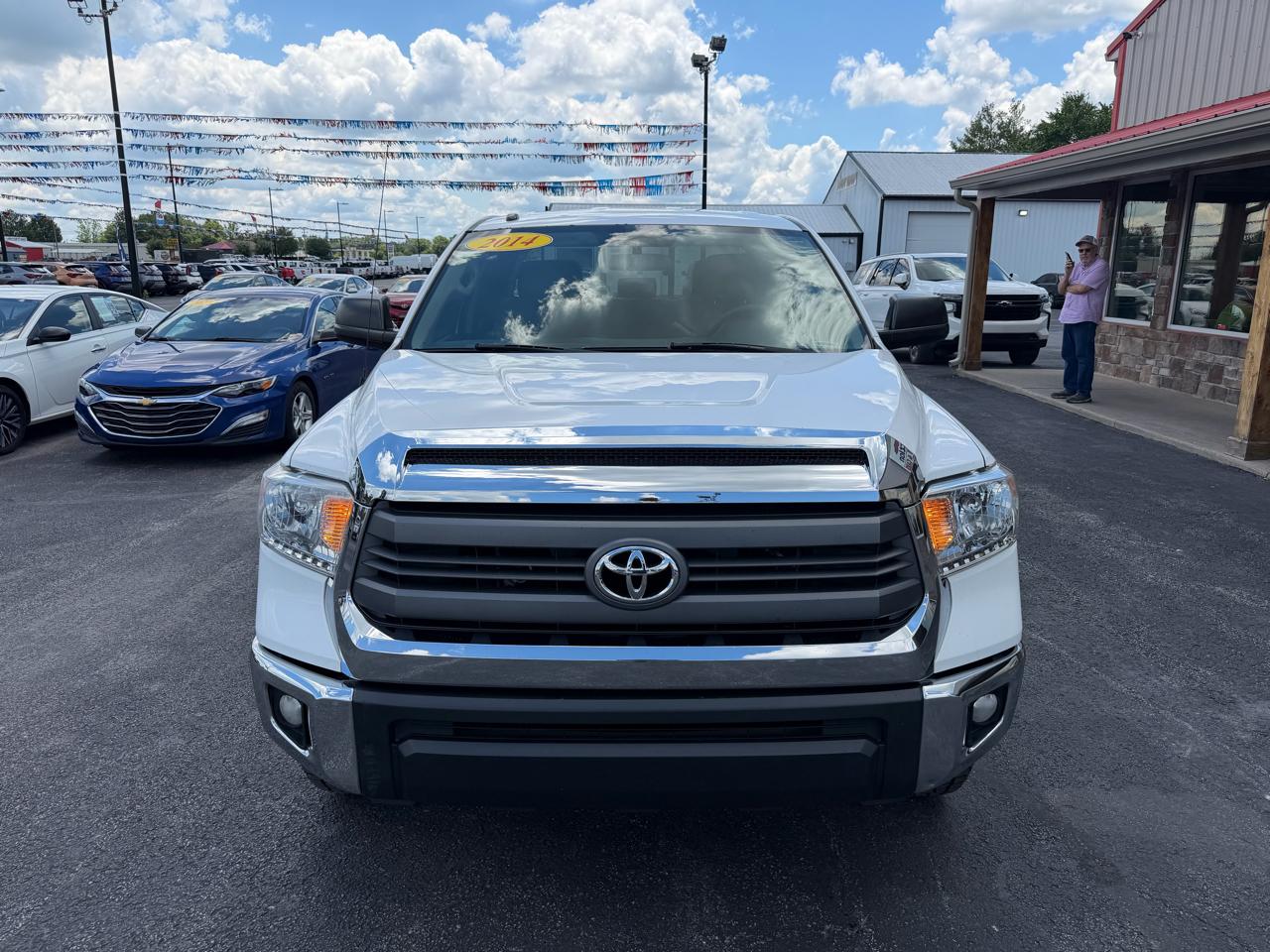 Toyota Tundra 4WD Truck Double Cab 5.7L FFV V8 6-Spd AT SR5 (Natl) 2014
