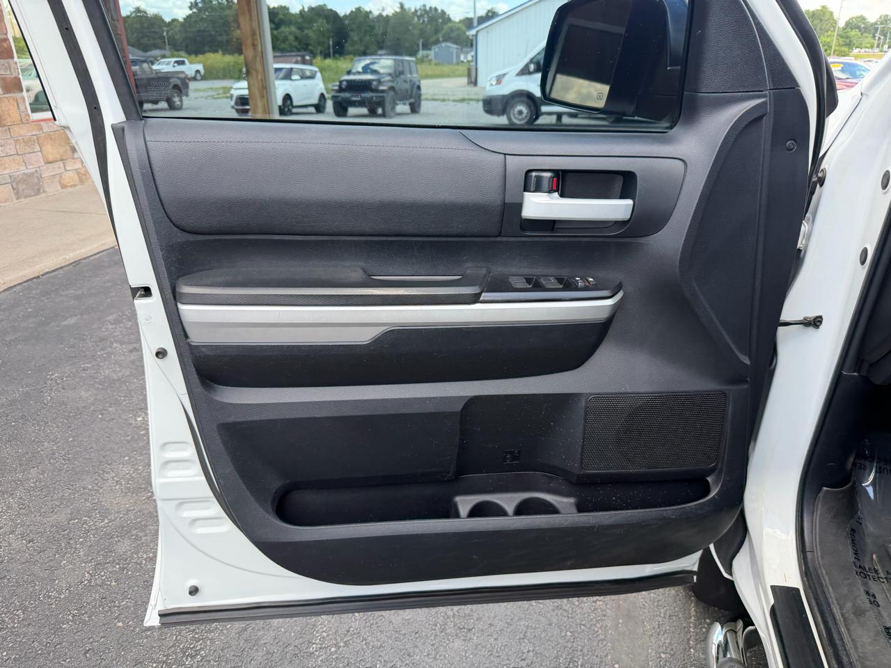 Toyota Tundra 4WD Truck Double Cab 5.7L FFV V8 6-Spd AT SR5 (Natl) 2014