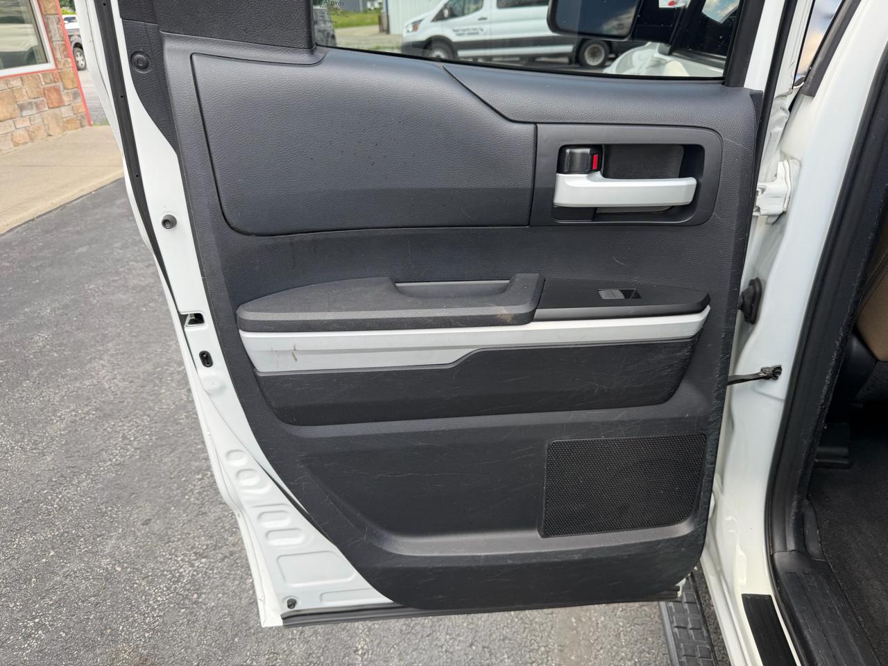 Toyota Tundra 4WD Truck Double Cab 5.7L FFV V8 6-Spd AT SR5 (Natl) 2014