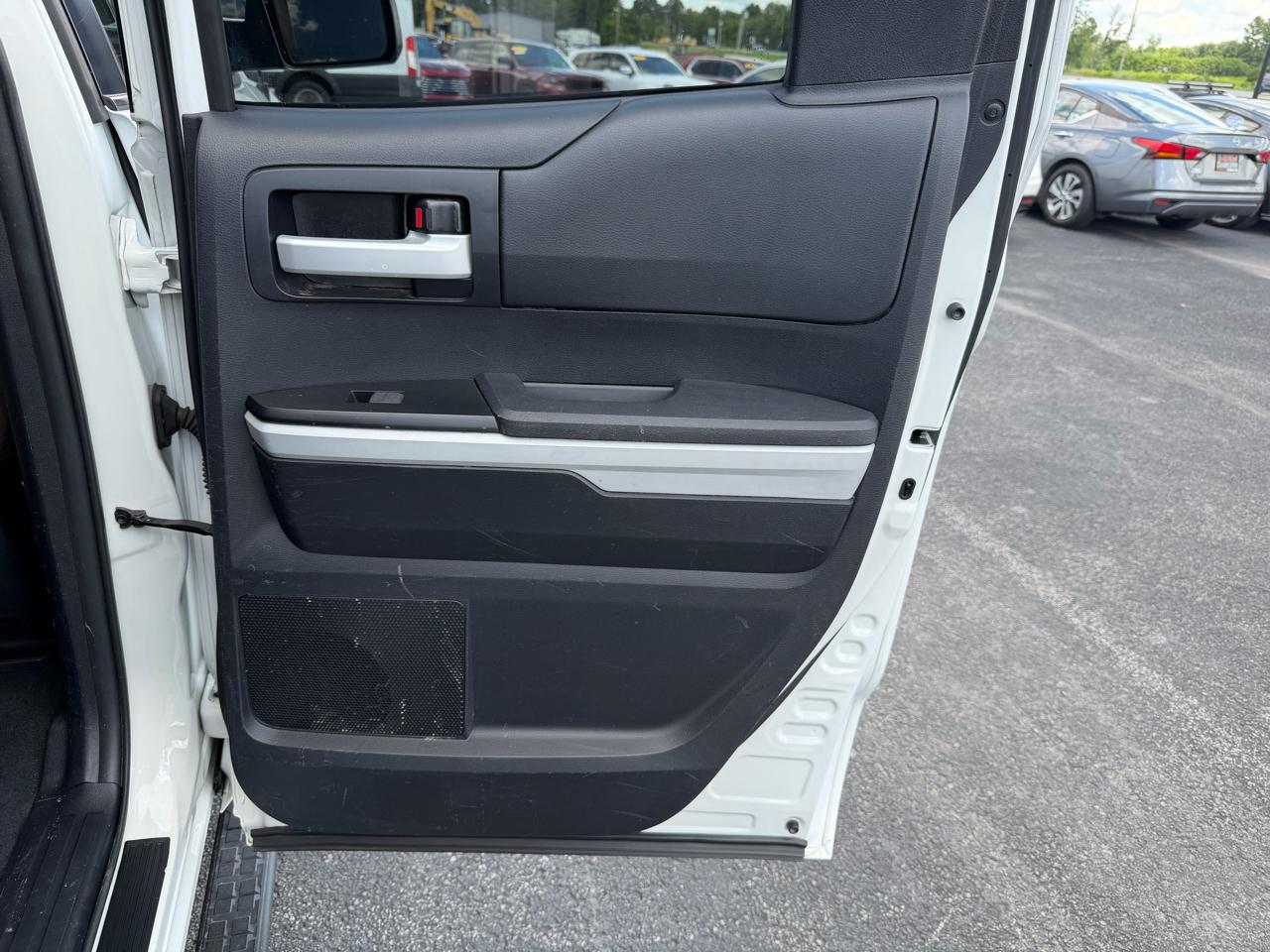 Toyota Tundra 4WD Truck Double Cab 5.7L FFV V8 6-Spd AT SR5 (Natl) 2014