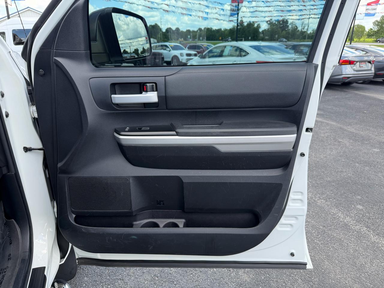 Toyota Tundra 4WD Truck Double Cab 5.7L FFV V8 6-Spd AT SR5 (Natl) 2014