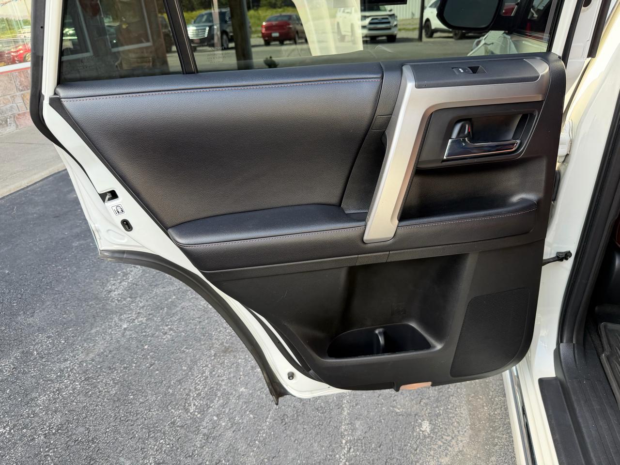 Toyota 4Runner TRD Off Road Premium 4WD (Natl) 2018