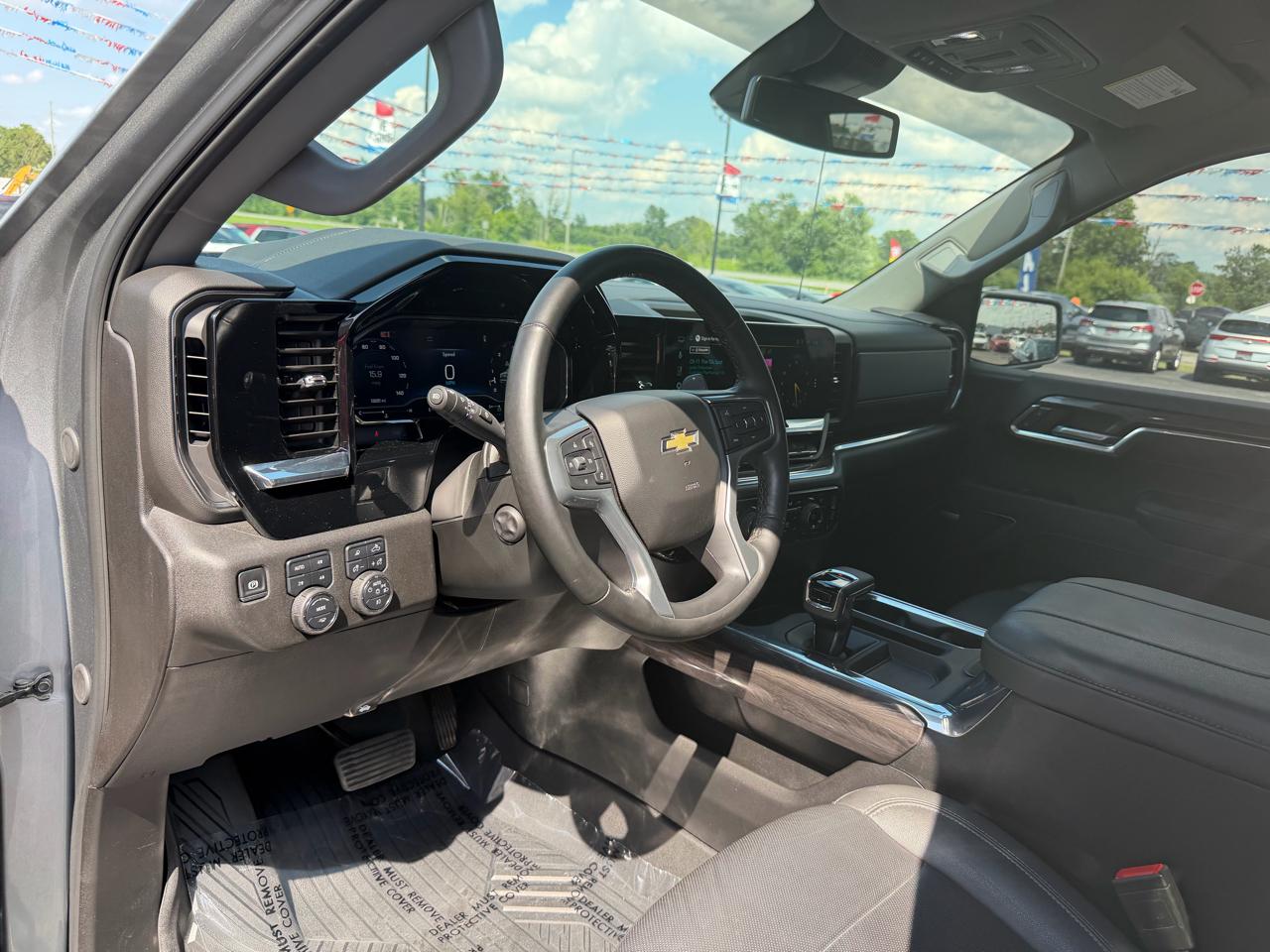 Chevrolet Silverado 1500 4WD Crew Cab 147" LTZ 2025