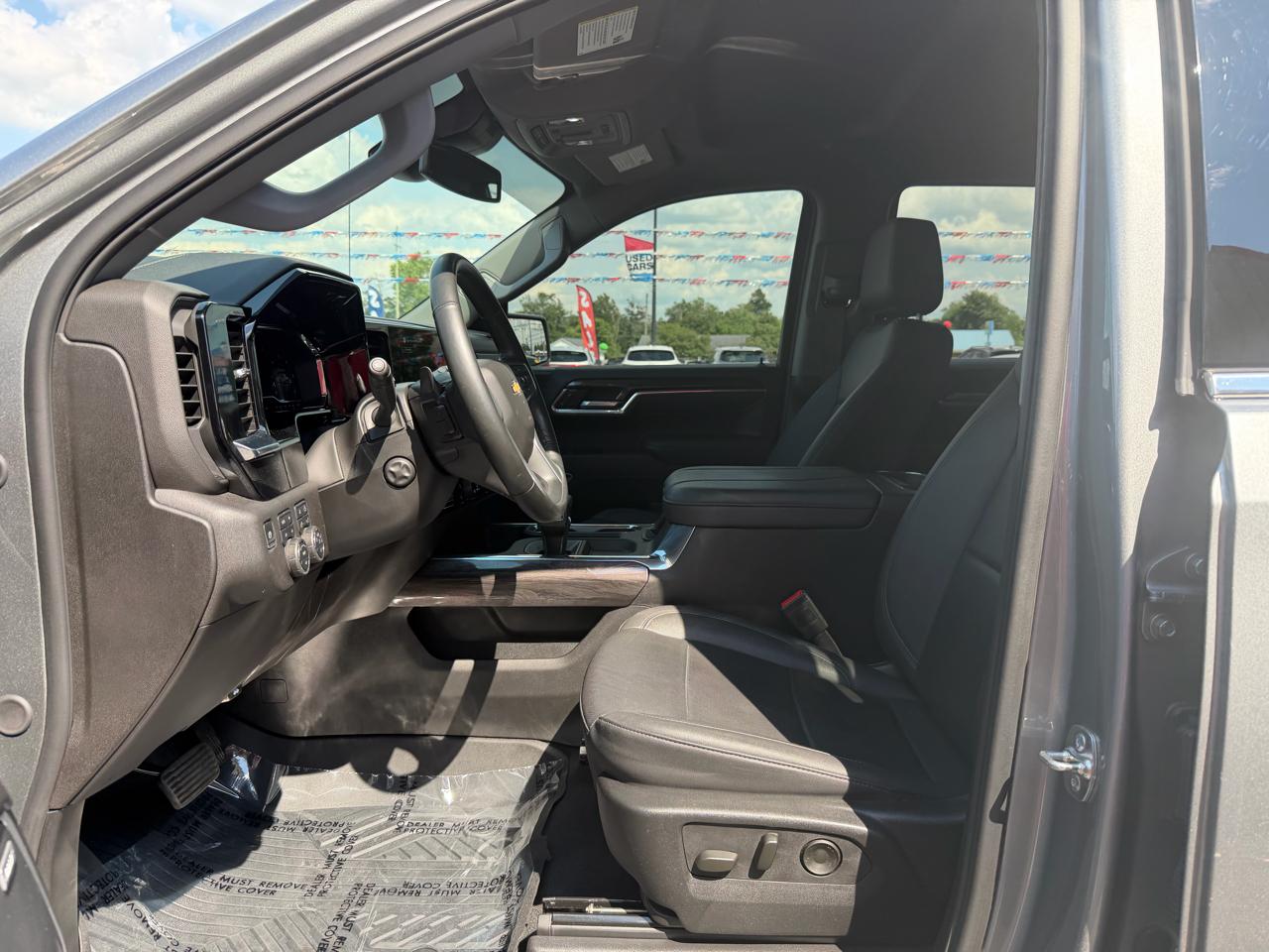 Chevrolet Silverado 1500 4WD Crew Cab 147" LTZ 2025