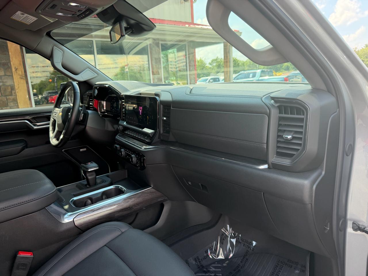 Chevrolet Silverado 1500 4WD Crew Cab 147" LTZ 2025
