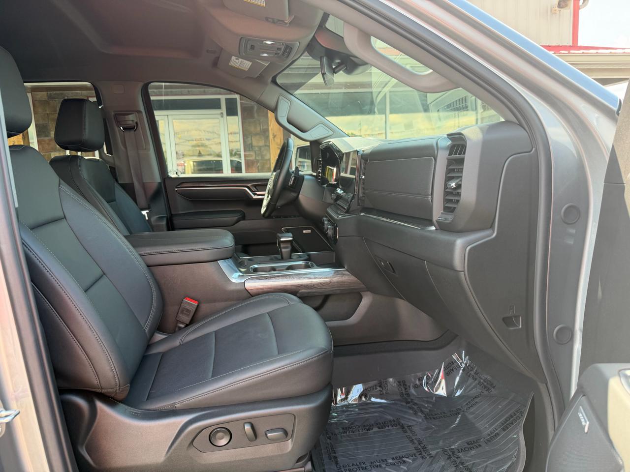 Chevrolet Silverado 1500 4WD Crew Cab 147" LTZ 2025