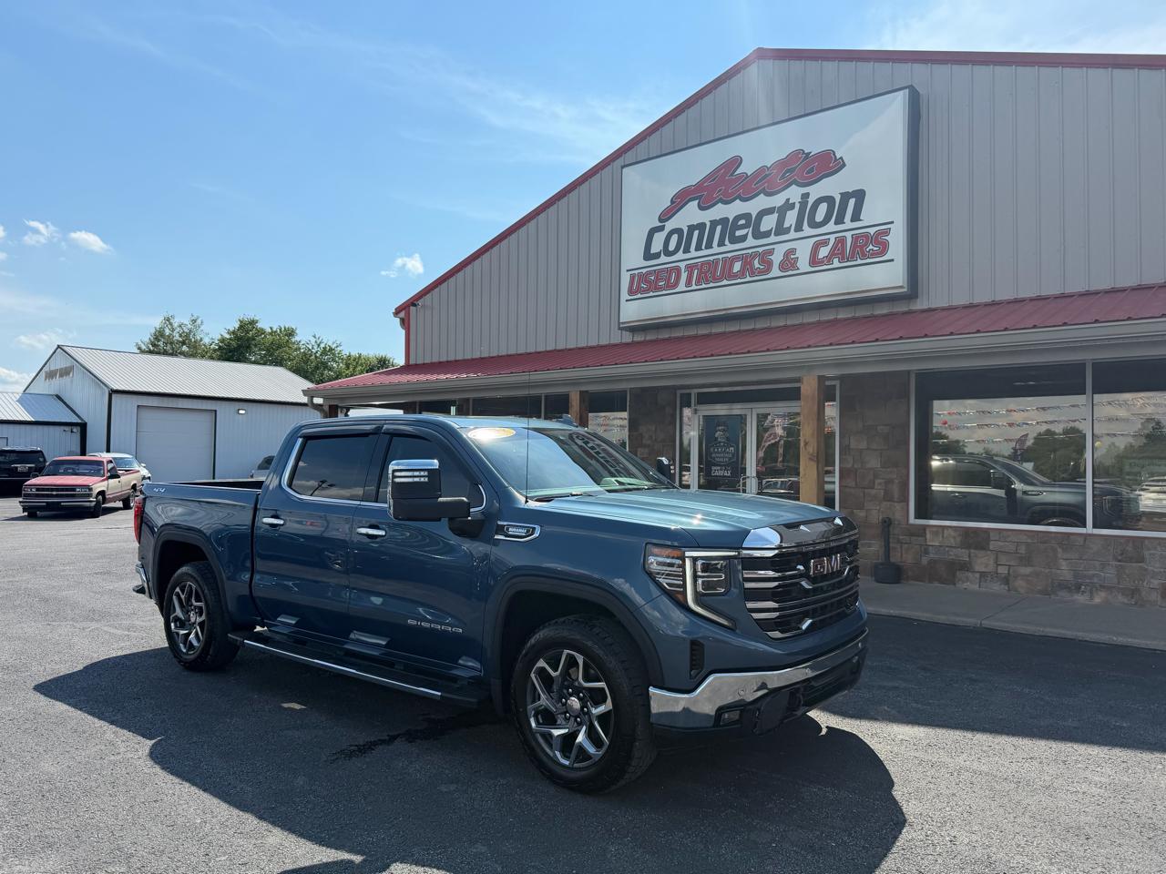 GMC Sierra 1500 4WD Crew Cab 147" SLT 2024