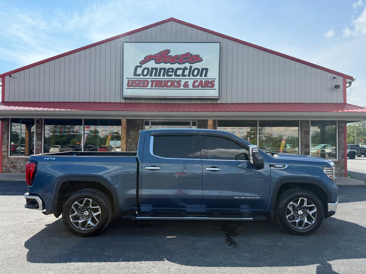 GMC Sierra 1500 4WD Crew Cab 147" SLT 2024