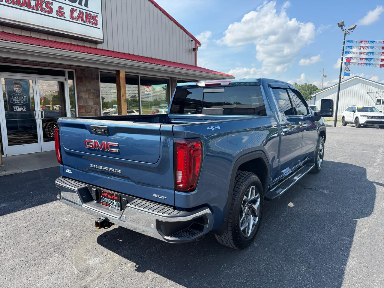 GMC Sierra 1500 4WD Crew Cab 147" SLT 2024
