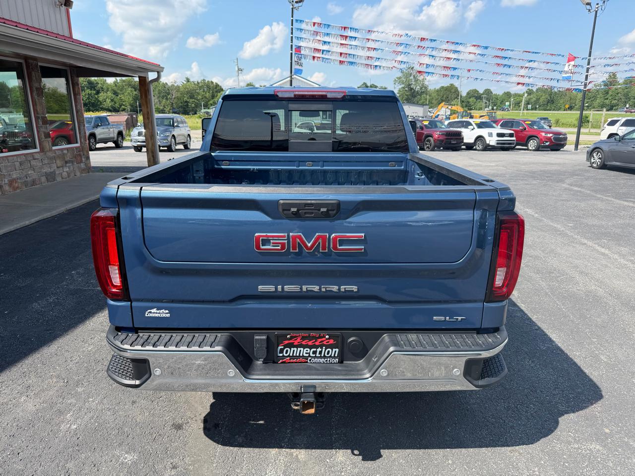 GMC Sierra 1500 4WD Crew Cab 147" SLT 2024