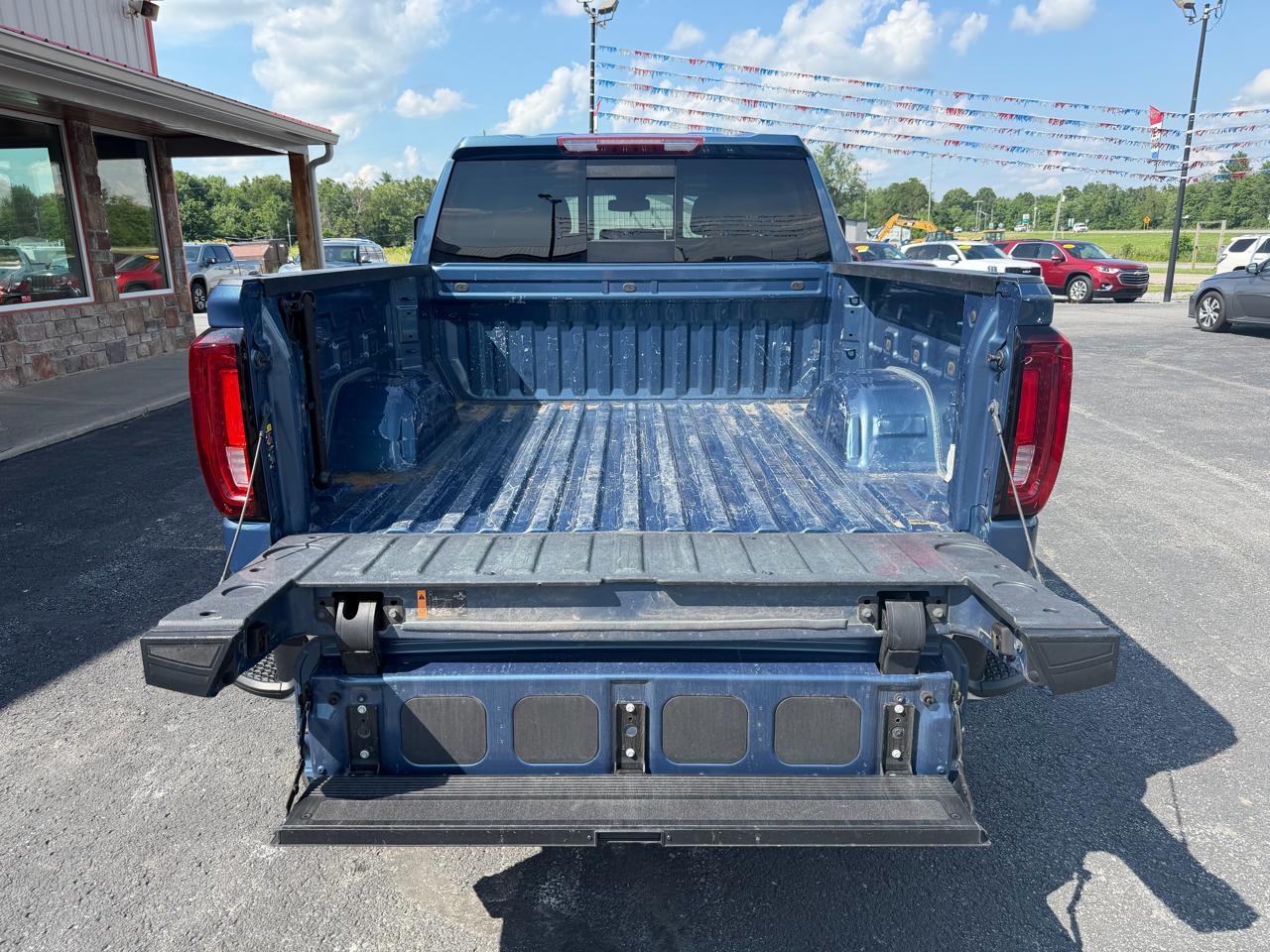 GMC Sierra 1500 4WD Crew Cab 147" SLT 2024