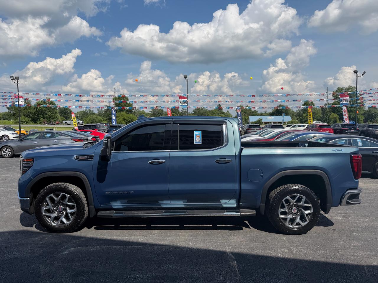 GMC Sierra 1500 4WD Crew Cab 147" SLT 2024