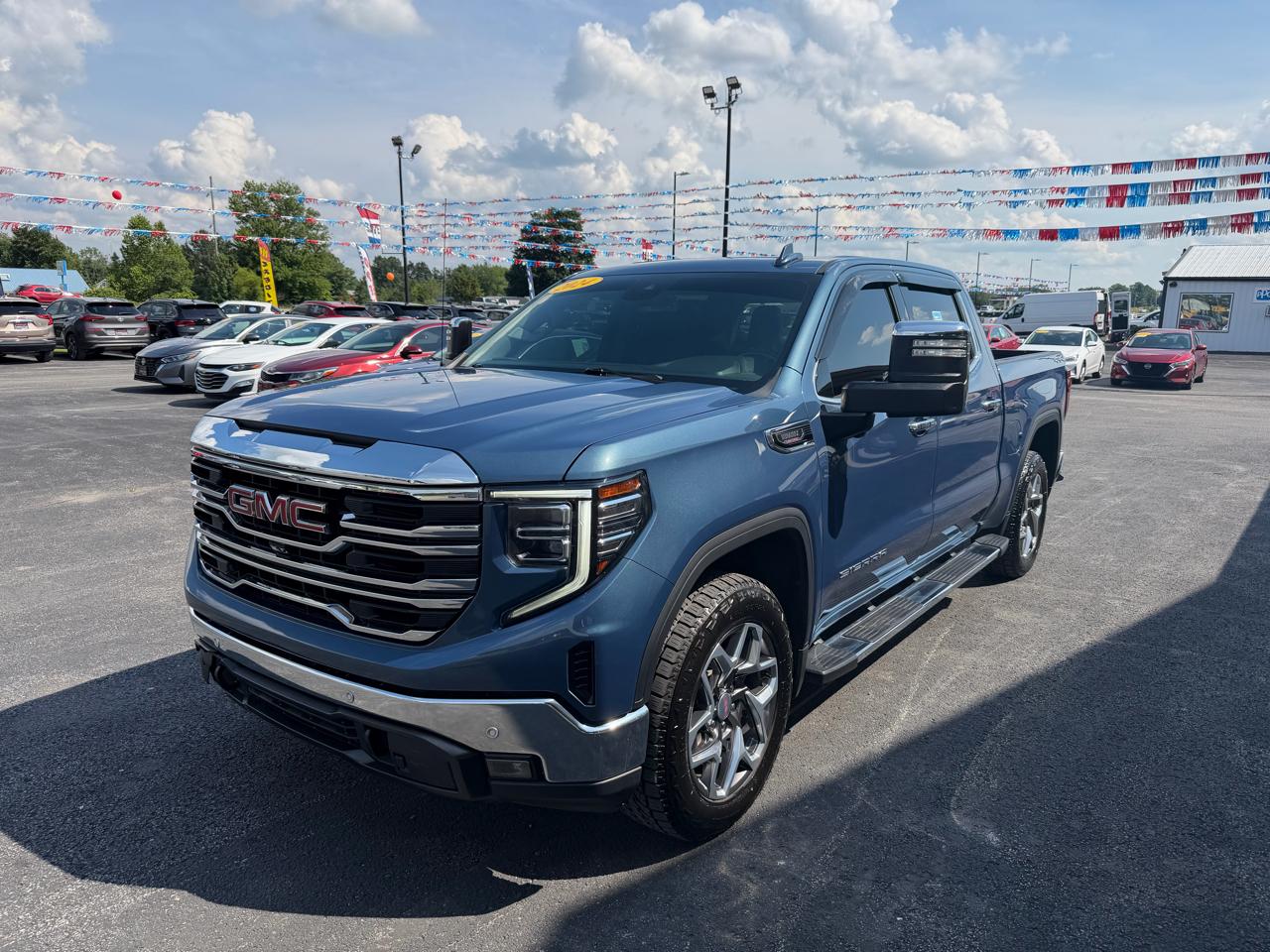 GMC Sierra 1500 4WD Crew Cab 147" SLT 2024