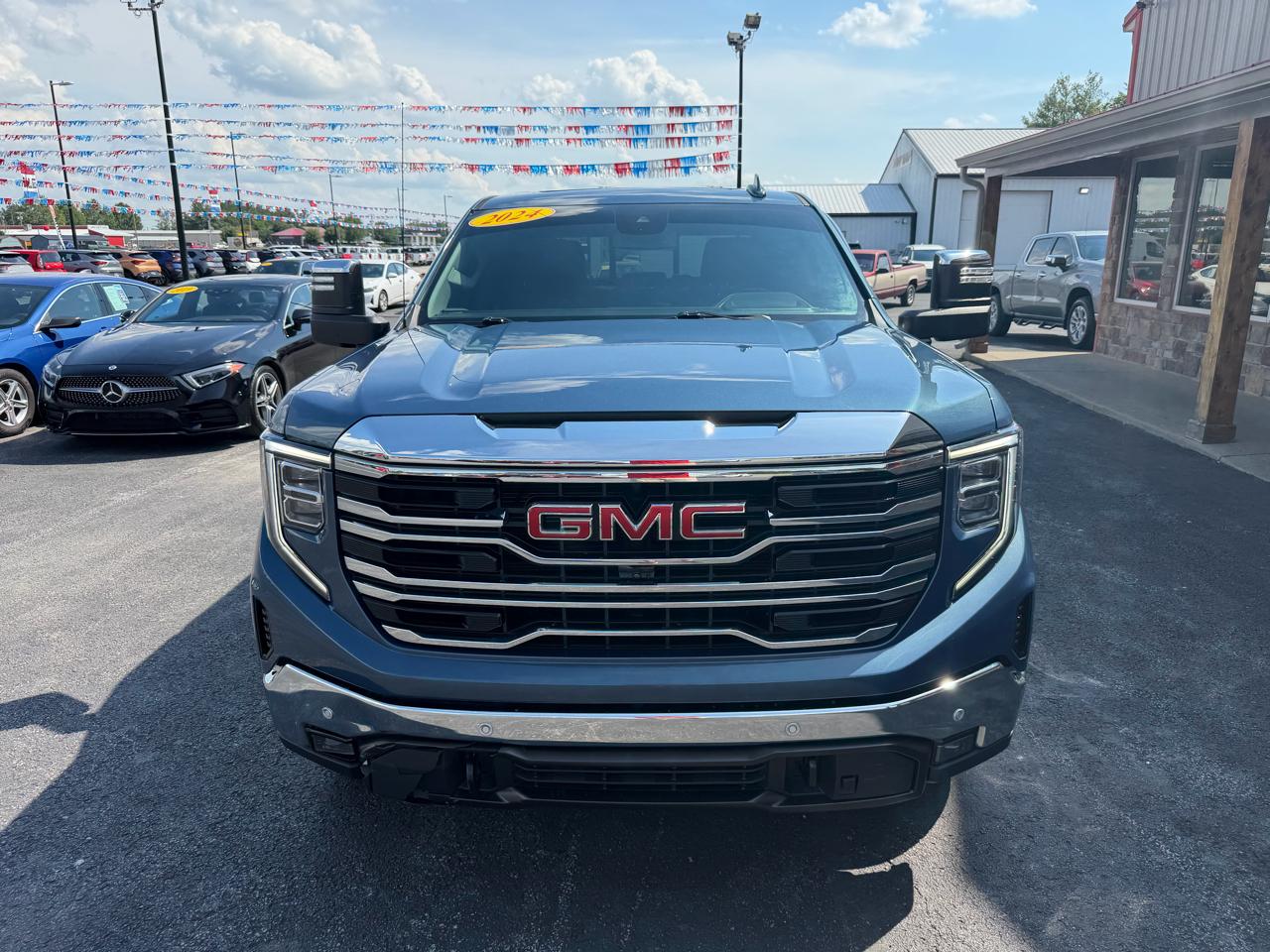 GMC Sierra 1500 4WD Crew Cab 147" SLT 2024