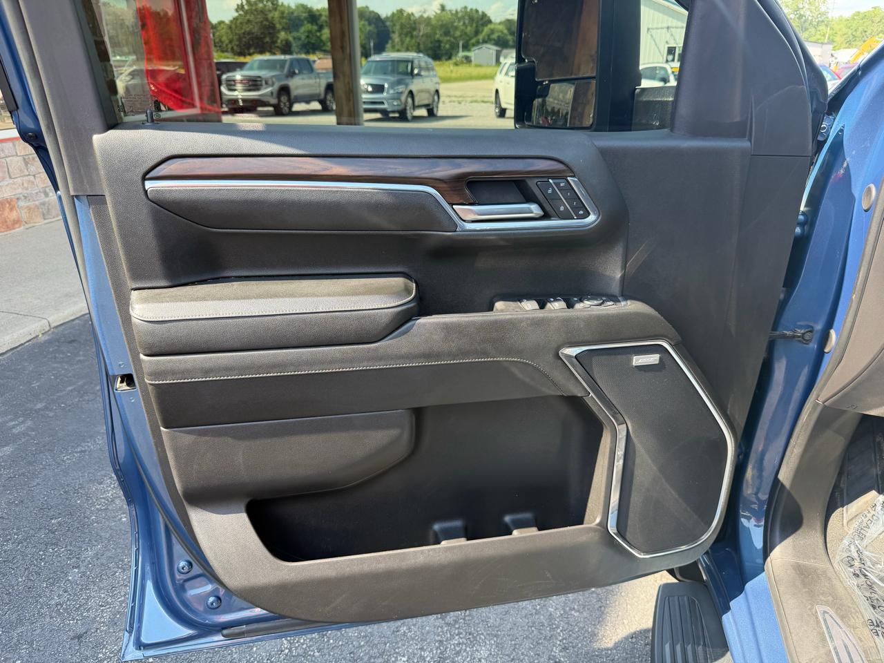 GMC Sierra 1500 4WD Crew Cab 147" SLT 2024