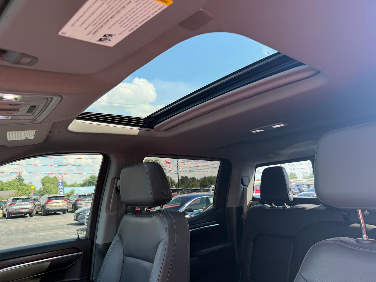 GMC Sierra 1500 4WD Crew Cab 147" SLT 2024