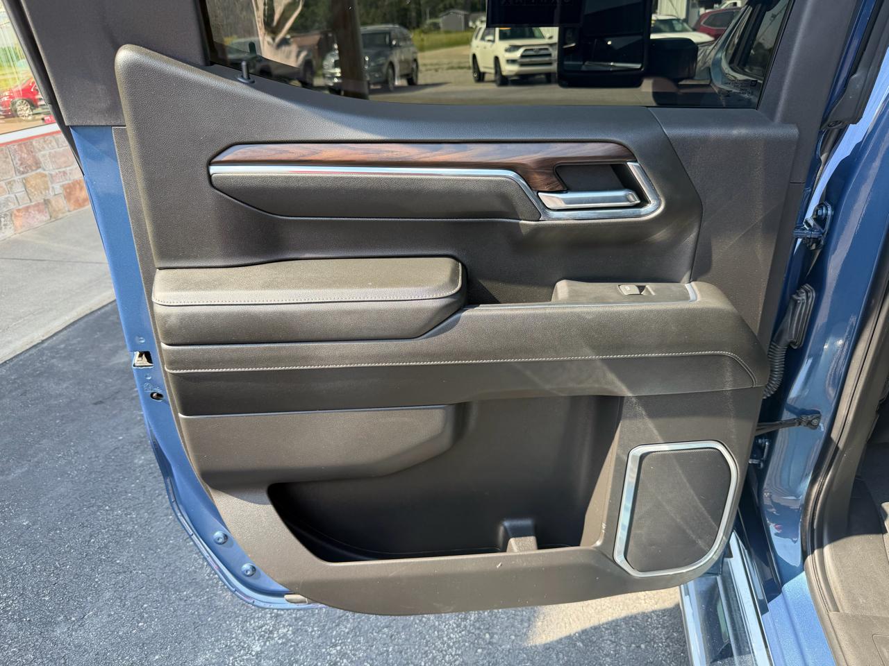 GMC Sierra 1500 4WD Crew Cab 147" SLT 2024