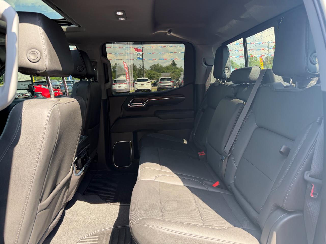 GMC Sierra 1500 4WD Crew Cab 147" SLT 2024