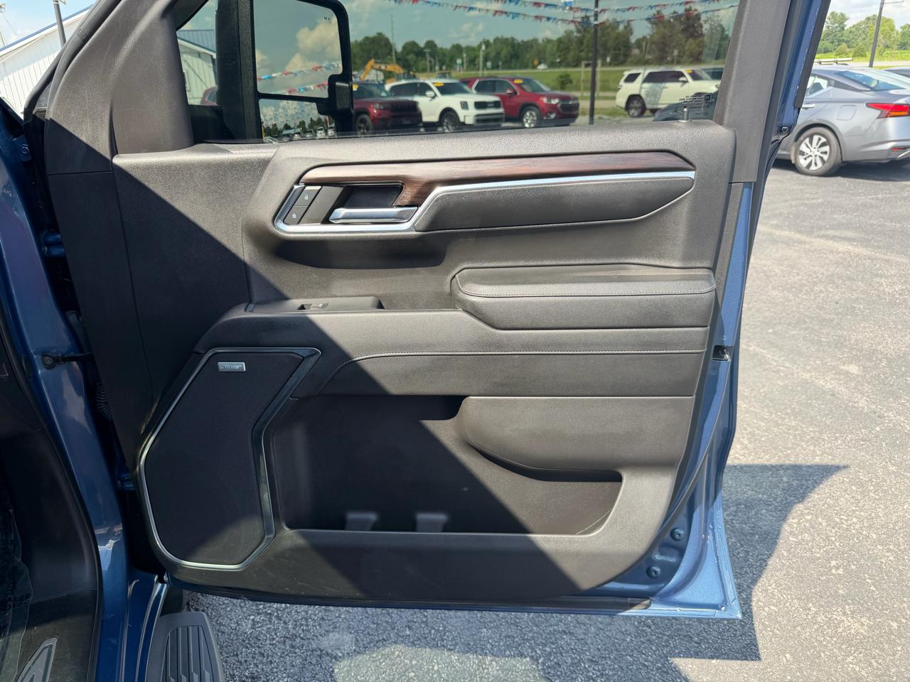 GMC Sierra 1500 4WD Crew Cab 147" SLT 2024
