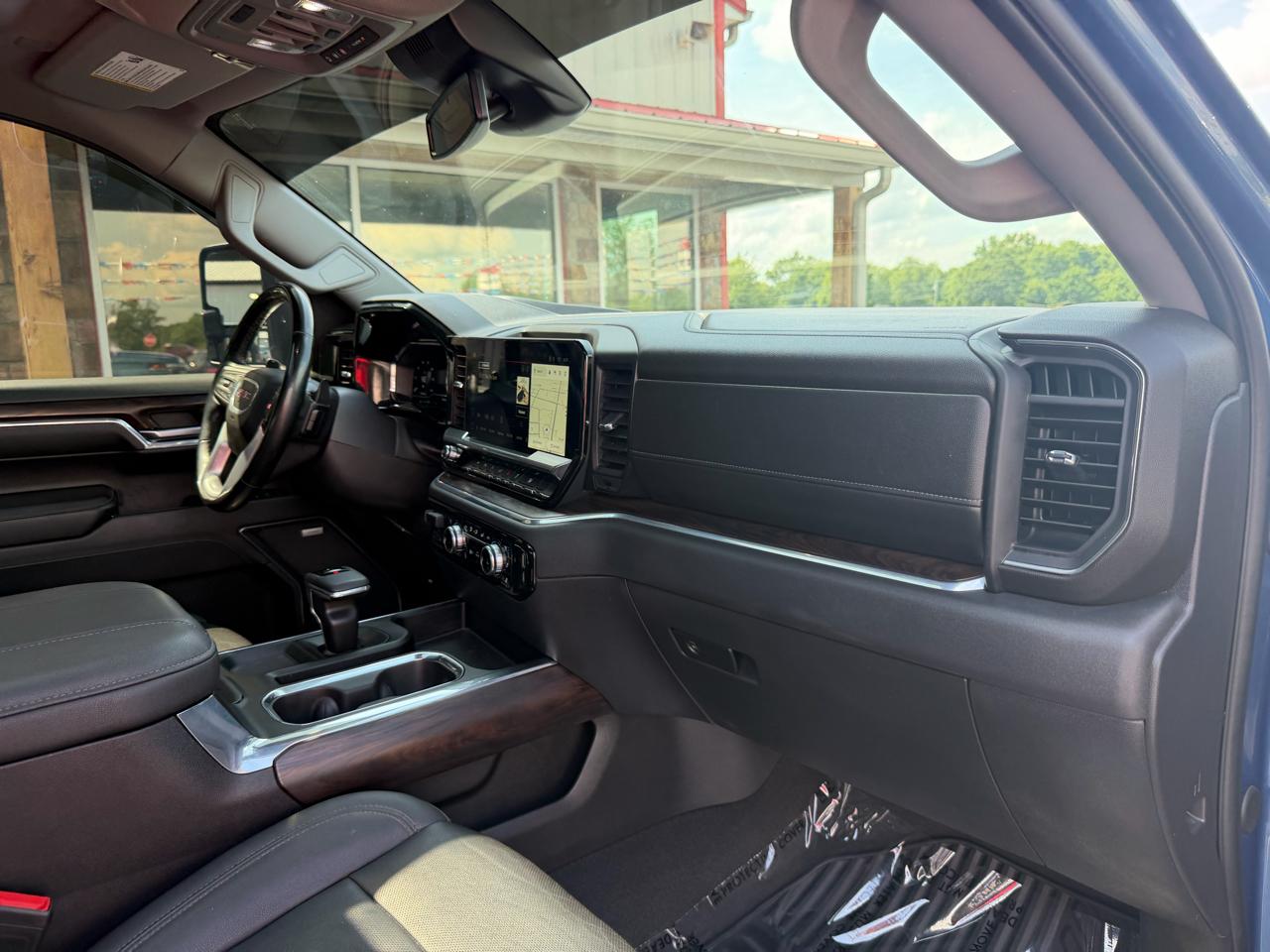 GMC Sierra 1500 4WD Crew Cab 147" SLT 2024