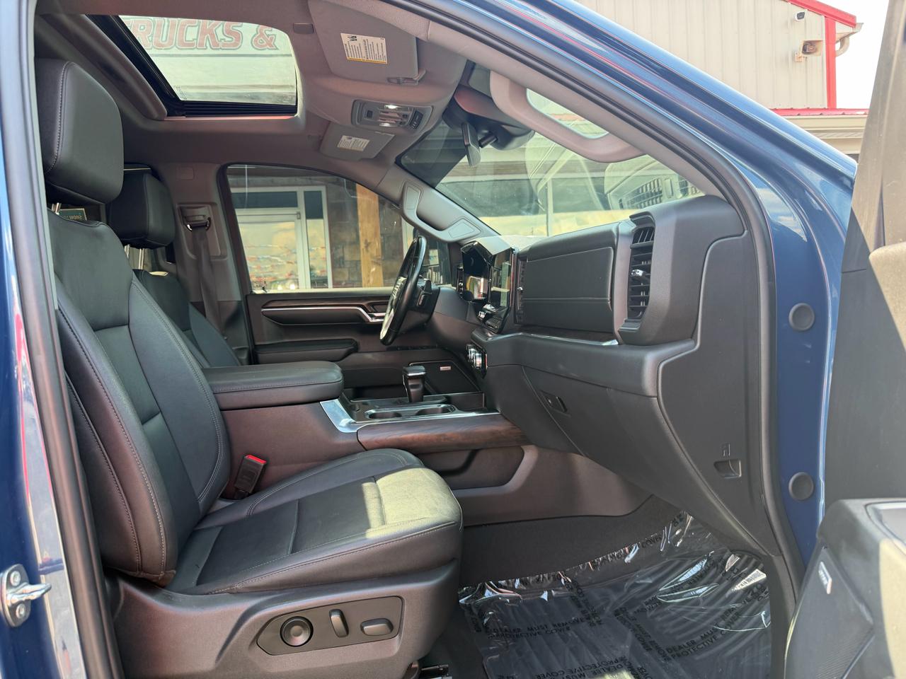 GMC Sierra 1500 4WD Crew Cab 147" SLT 2024