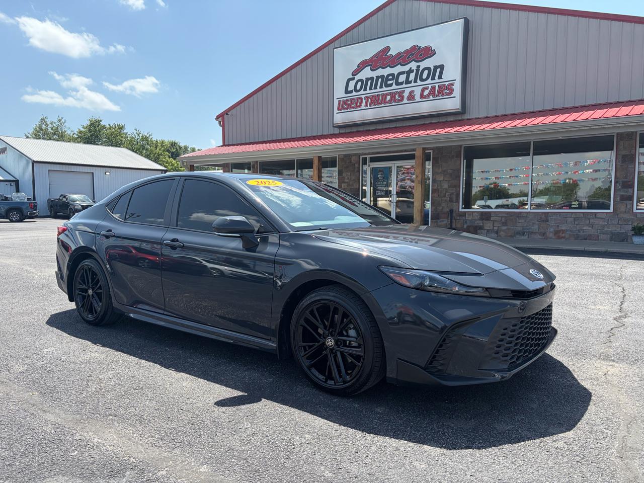 Toyota Camry XLE (Natl) 2025