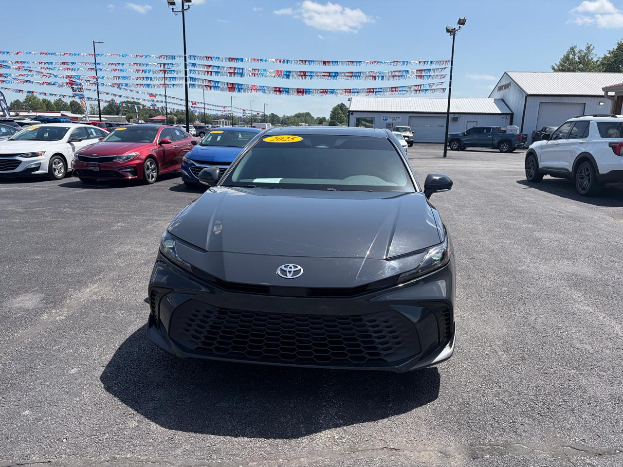 Toyota Camry XLE (Natl) 2025