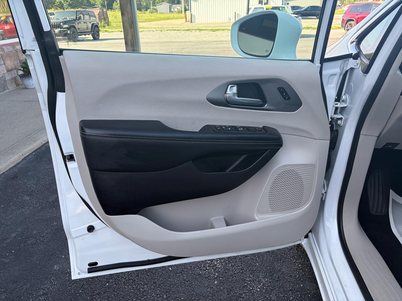 Chrysler Pacifica Touring L FWD 2022