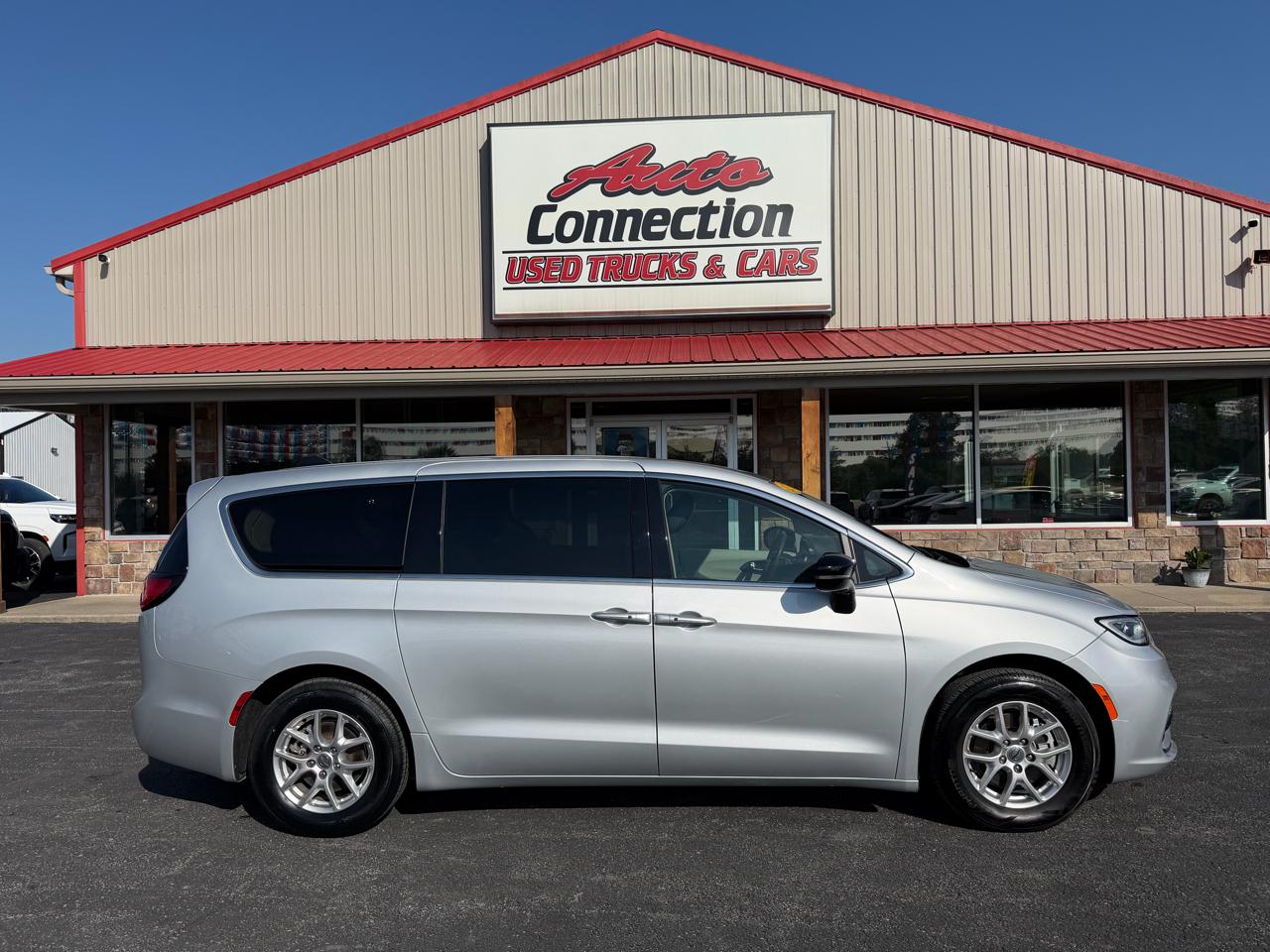 Chrysler Pacifica Touring L FWD 2024