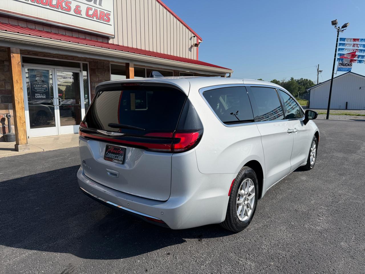 Chrysler Pacifica Touring L FWD 2024