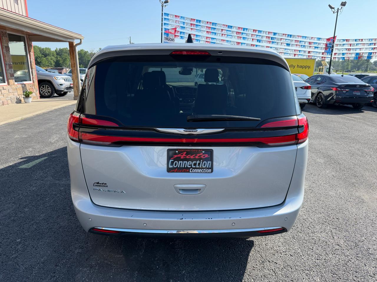 Chrysler Pacifica Touring L FWD 2024