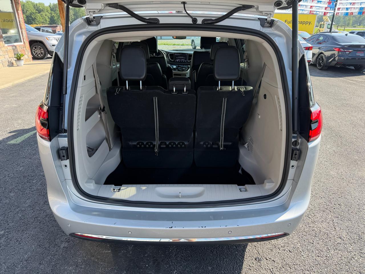 Chrysler Pacifica Touring L FWD 2024
