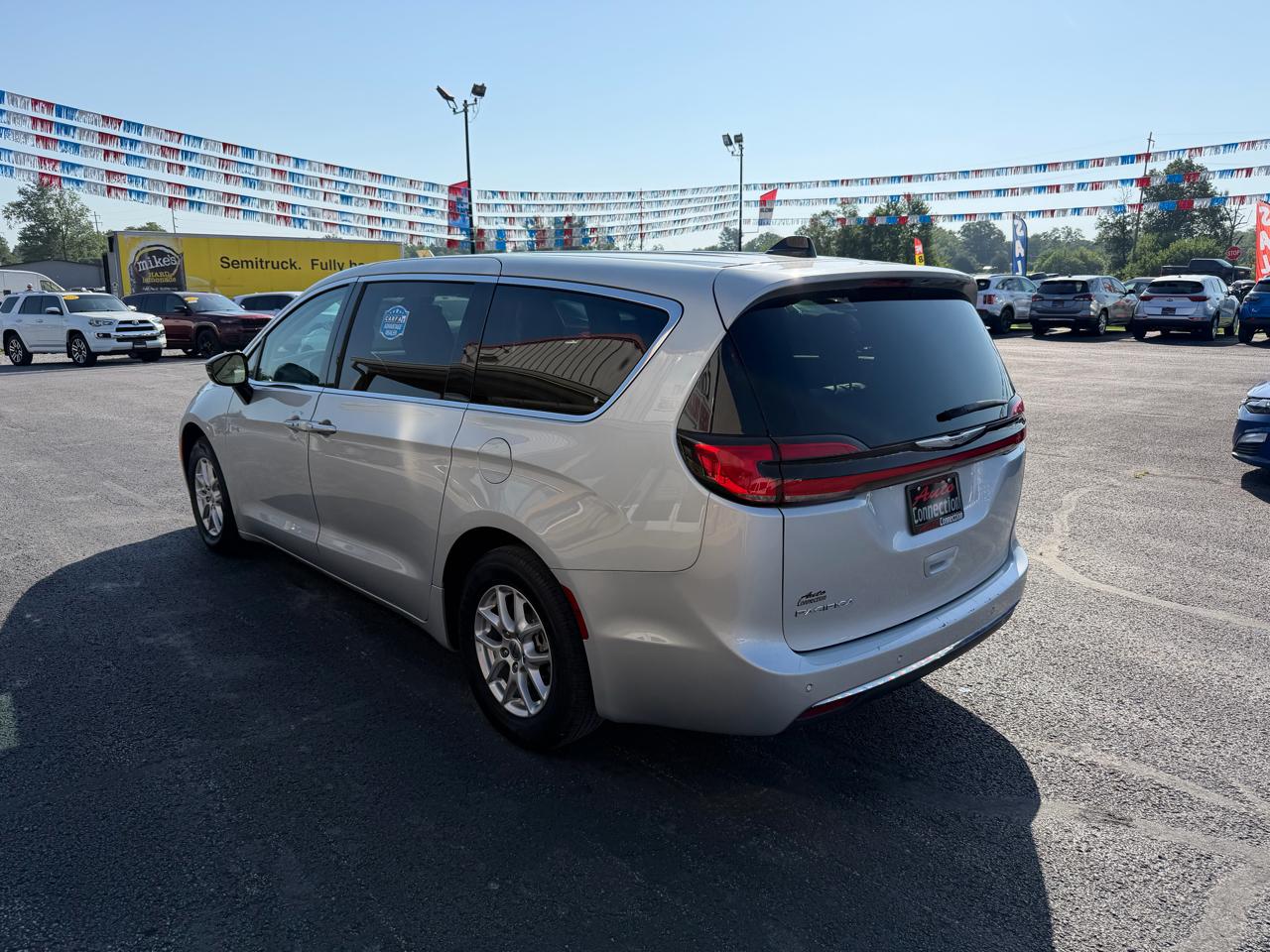 Chrysler Pacifica Touring L FWD 2024